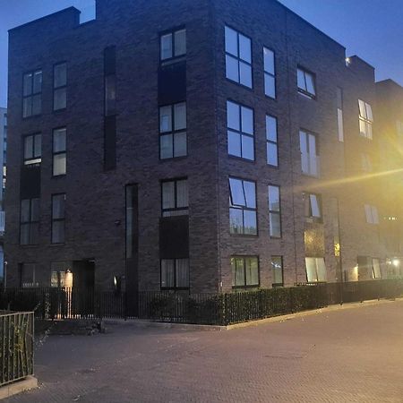 Kayz Lodge- Luxury Ensuite-Private & Shared Accommodation In A New House At The Olympic Village Overlooking Stratford Westfield And Tube Station ロンドン エクステリア 写真