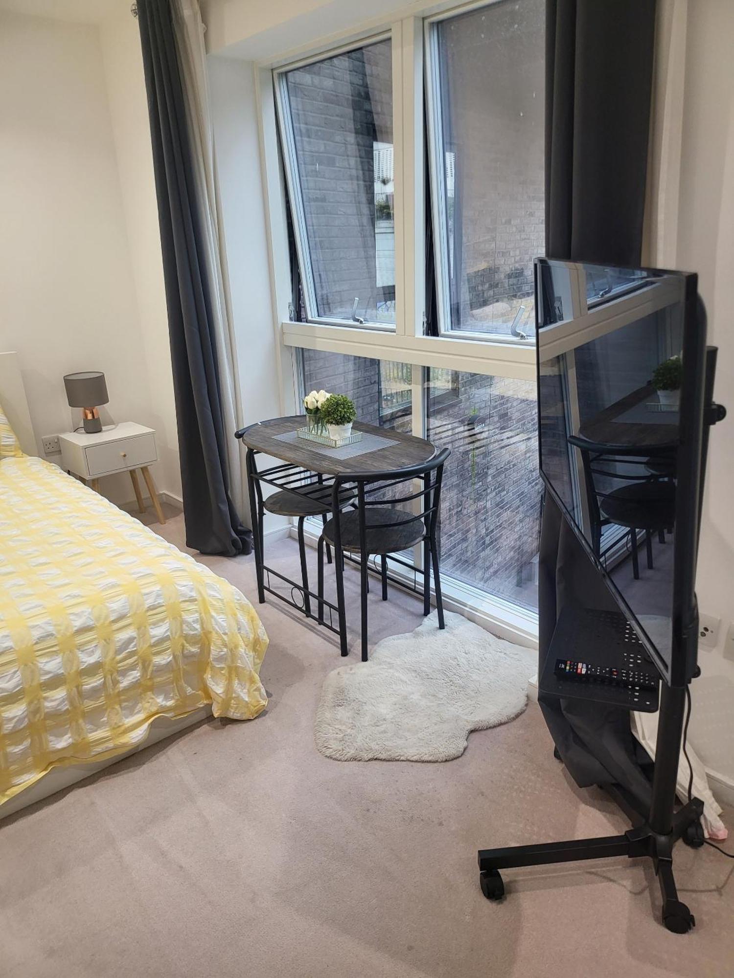 Kayz Lodge- Luxury Ensuite-Private & Shared Accommodation In A New House At The Olympic Village Overlooking Stratford Westfield And Tube Station ロンドン エクステリア 写真