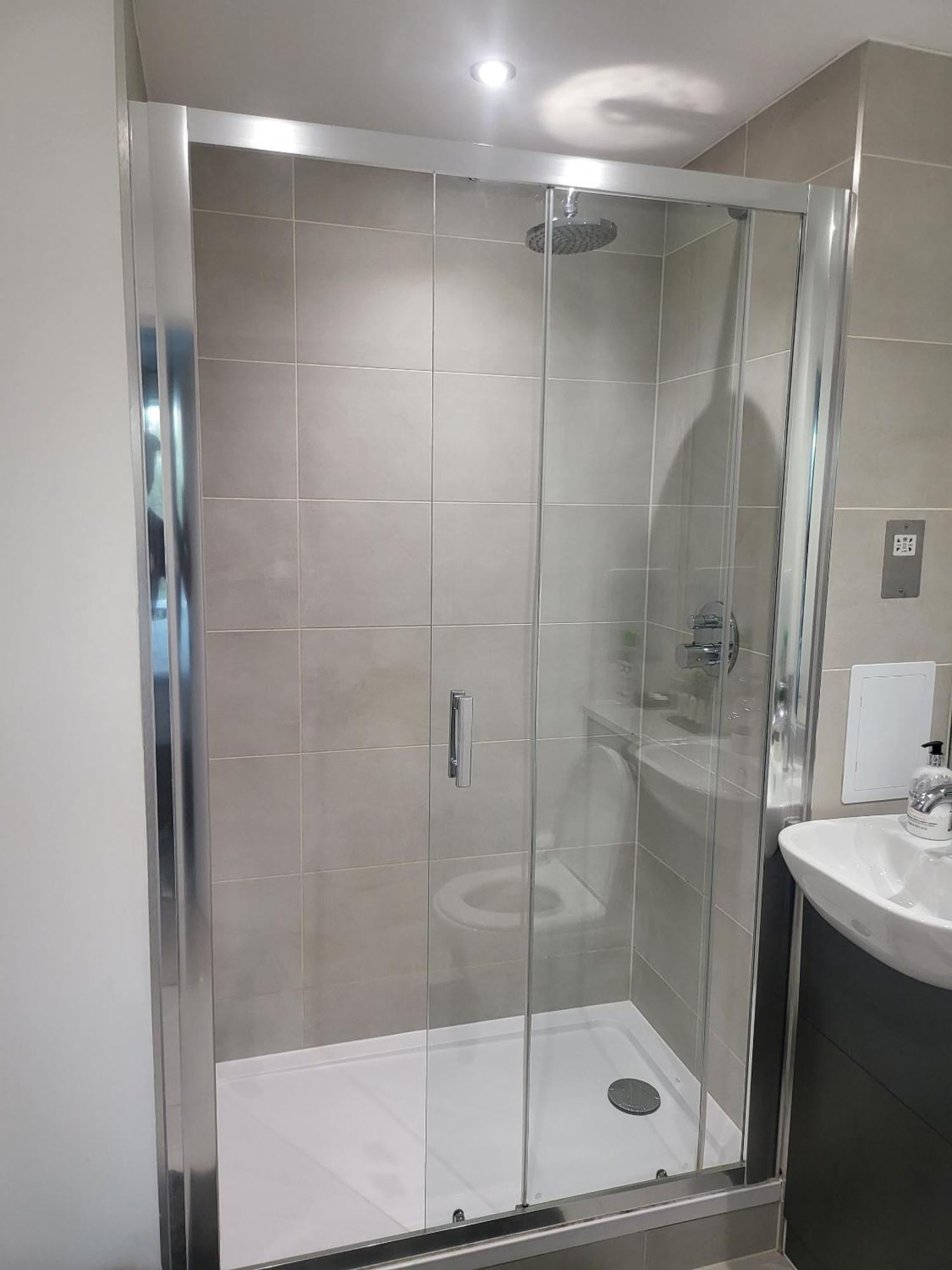 Kayz Lodge- Luxury Ensuite-Private & Shared Accommodation In A New House At The Olympic Village Overlooking Stratford Westfield And Tube Station ロンドン 部屋 写真