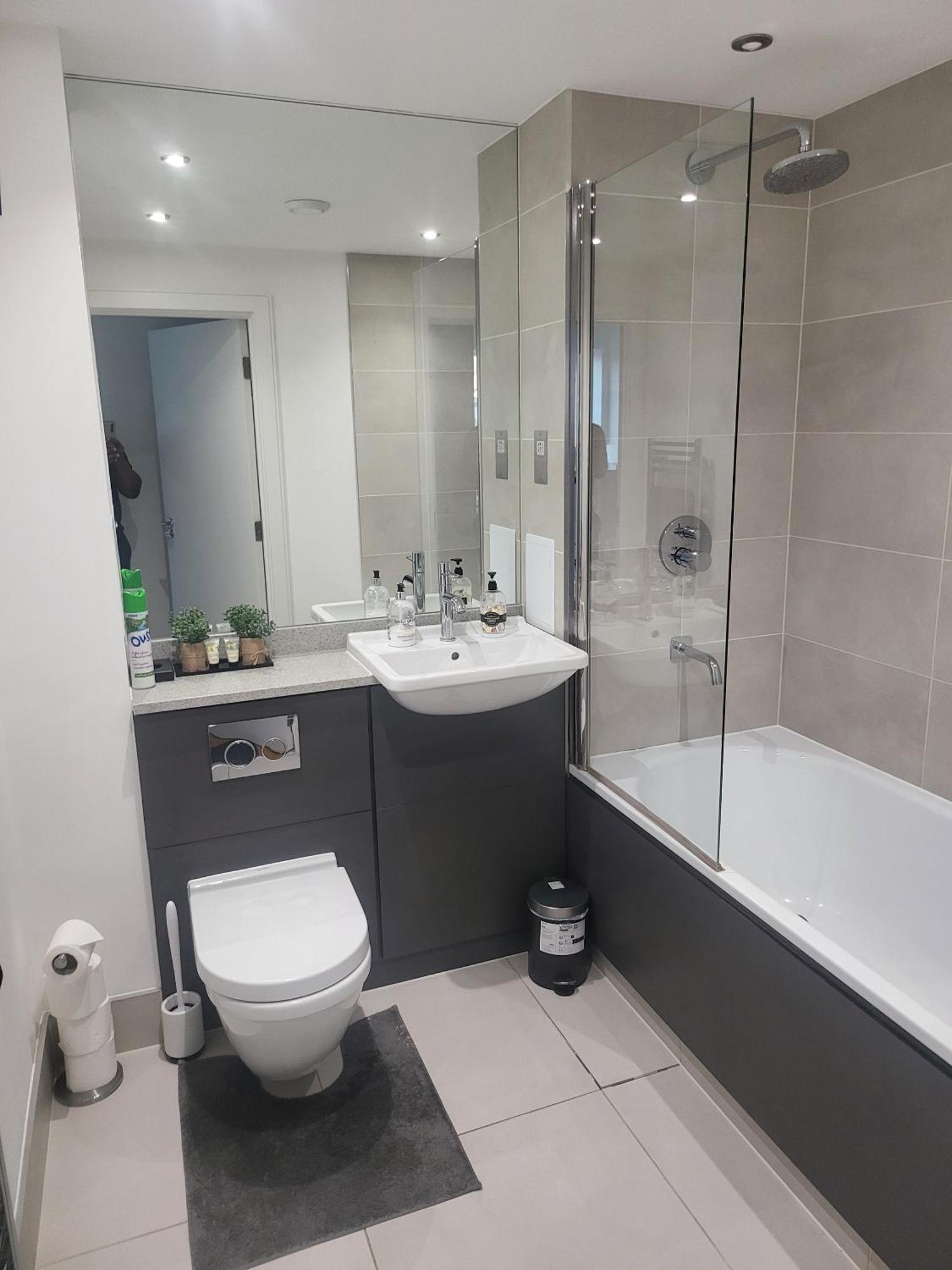 Kayz Lodge- Luxury Ensuite-Private & Shared Accommodation In A New House At The Olympic Village Overlooking Stratford Westfield And Tube Station ロンドン 部屋 写真