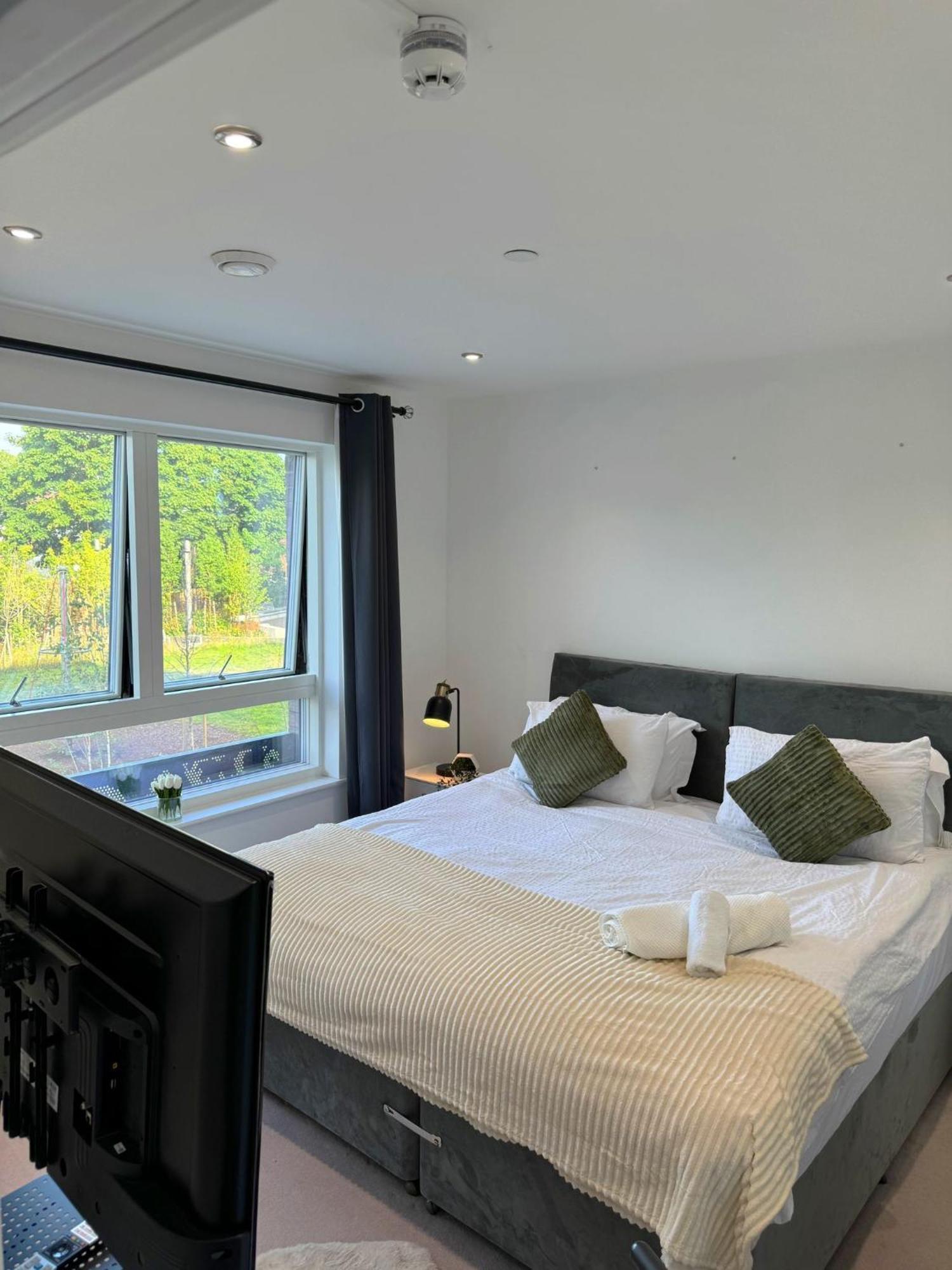 Kayz Lodge- Luxury Ensuite-Private & Shared Accommodation In A New House At The Olympic Village Overlooking Stratford Westfield And Tube Station ロンドン エクステリア 写真