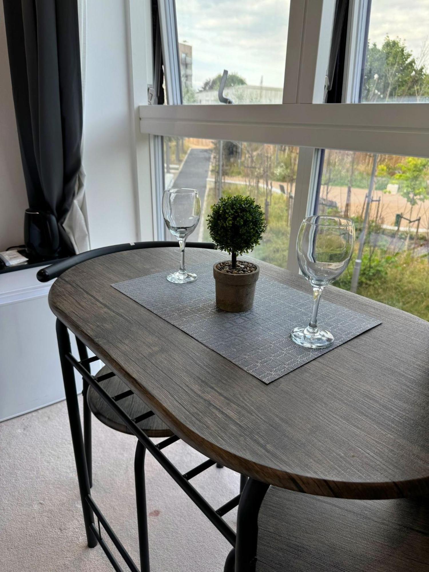 Kayz Lodge- Luxury Ensuite-Private & Shared Accommodation In A New House At The Olympic Village Overlooking Stratford Westfield And Tube Station ロンドン エクステリア 写真